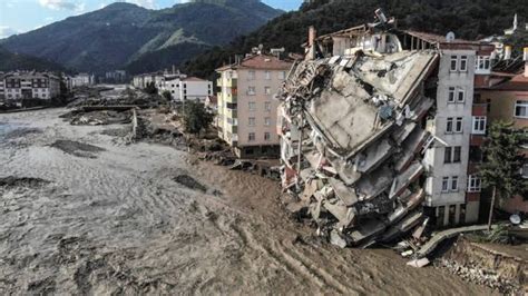 B­a­t­ı­ ­K­a­r­a­d­e­n­i­z­­d­e­k­i­ ­S­e­l­ ­F­e­l­a­k­e­t­i­n­d­e­ ­C­a­n­ ­K­a­y­b­ı­ ­8­1­­e­ ­Y­ü­k­s­e­l­d­i­